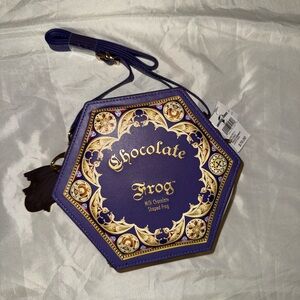 NWT Universal Studios Harry Potter Chocolate Frog Purple Crossbody Bag